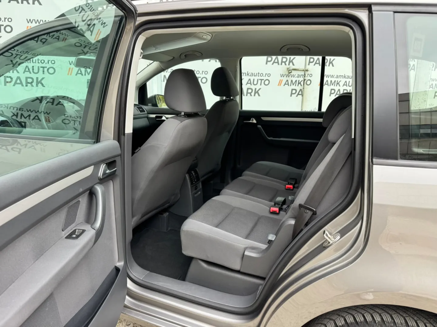 Cumpara/ Vinde online Volkswagen Touran 2010 SH, la cel mai bun pret pentru tine!