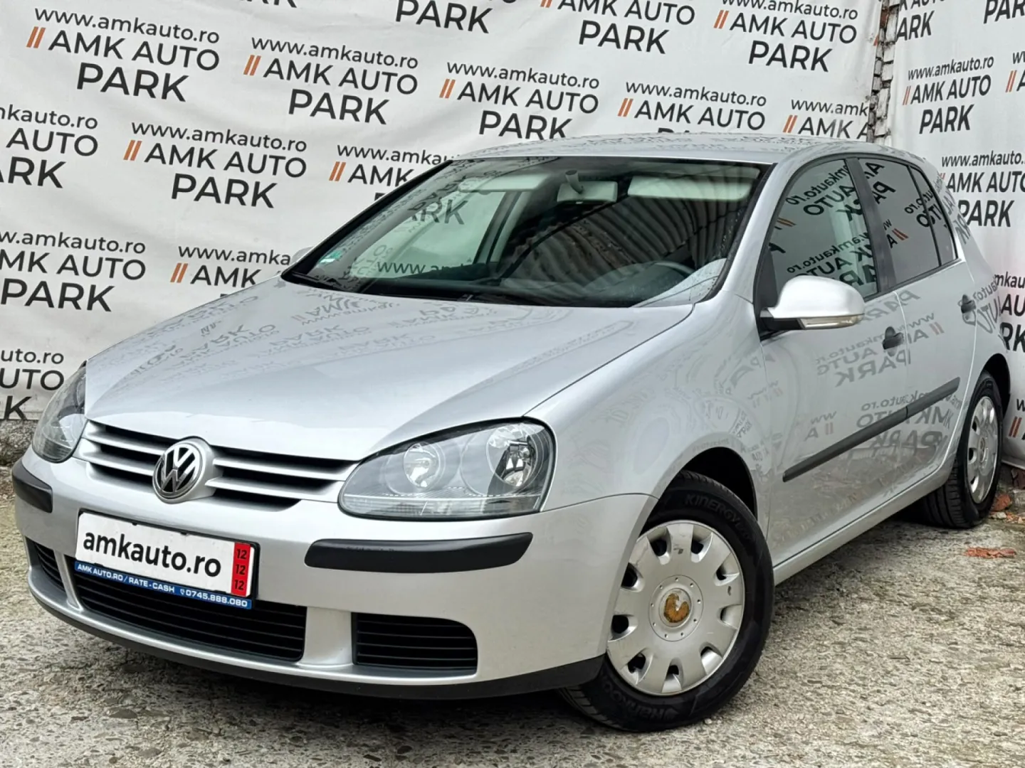 Cumpara/ Vinde online Volkswagen Golf 2004 SH, la cel mai bun pret pentru tine!