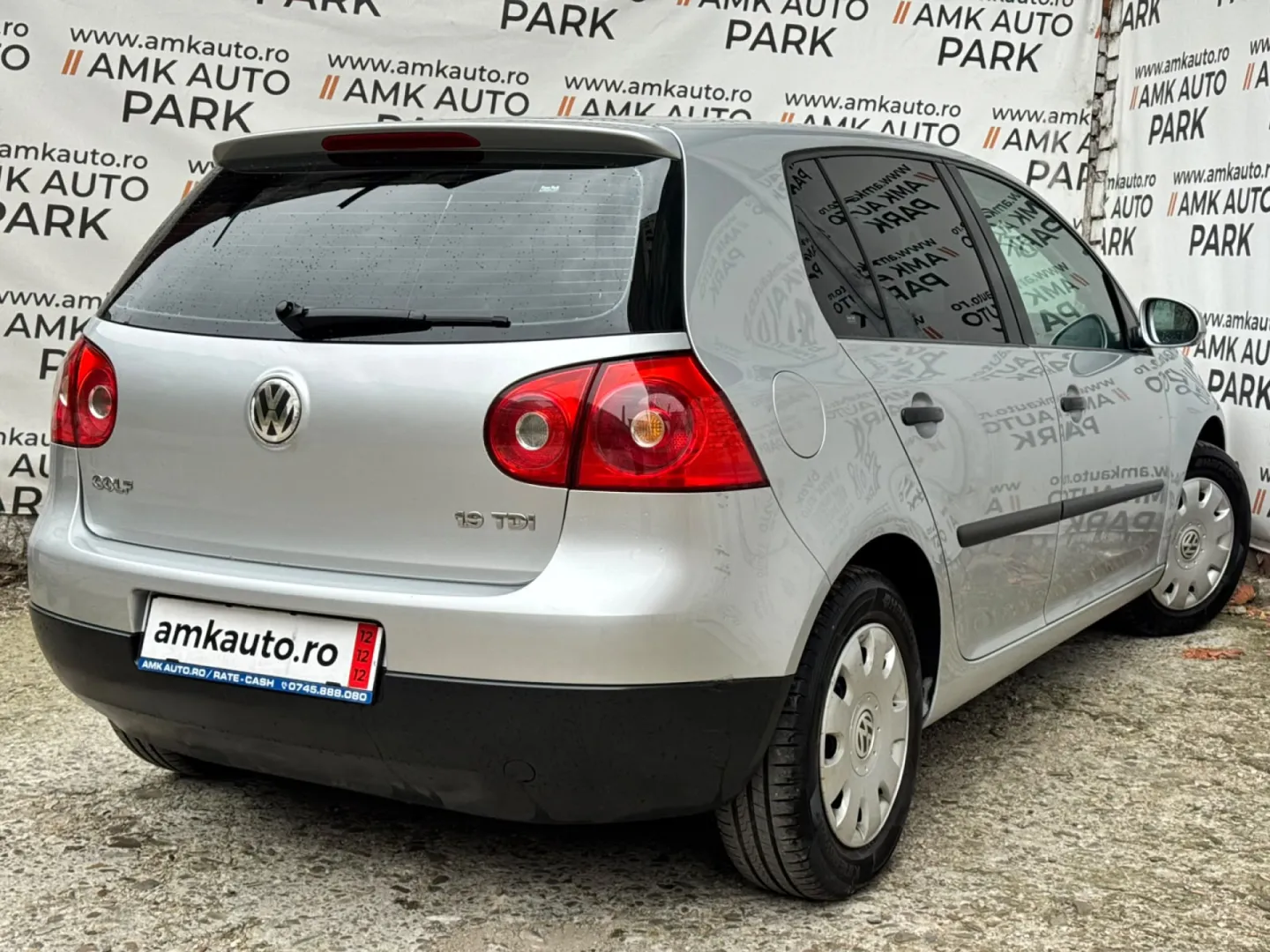 Cumpara/ Vinde online Volkswagen Golf 2004 SH, la cel mai bun pret pentru tine!
