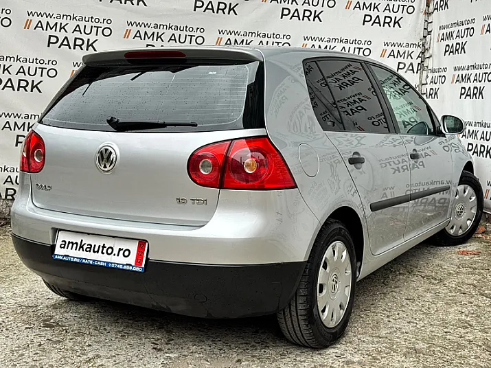 Cumpără / Vinde Volkswagen Golf 2004 SH, la cel mai bun pret pentru tine!