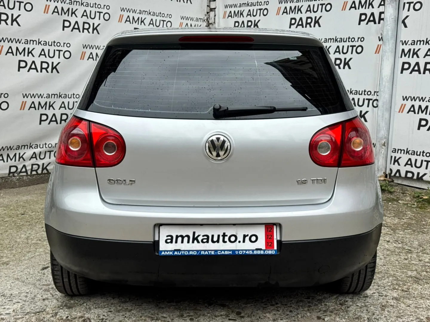 Cumpara/ Vinde online Volkswagen Golf 2004 SH, la cel mai bun pret pentru tine!