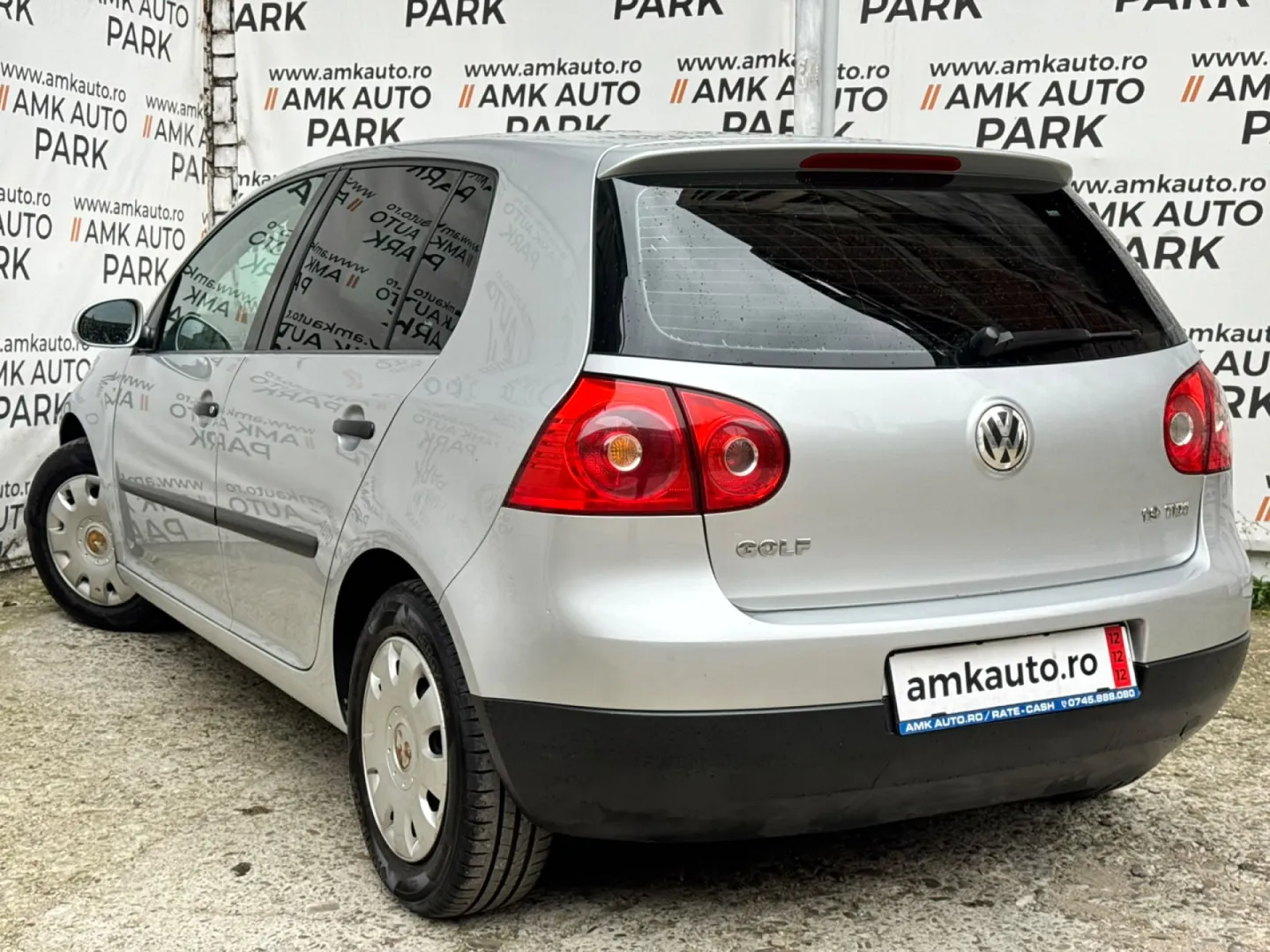 Cumpara/ Vinde online Volkswagen Golf 2004 SH, la cel mai bun pret pentru tine!
