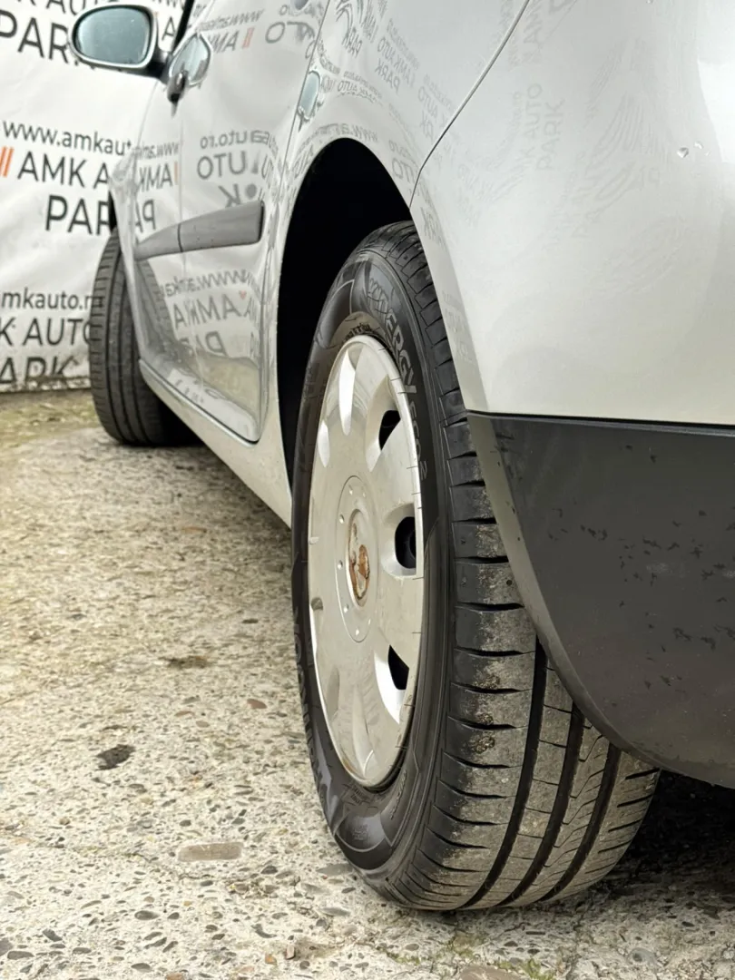 Cumpara/ Vinde online Volkswagen Golf 2004 SH, la cel mai bun pret pentru tine!