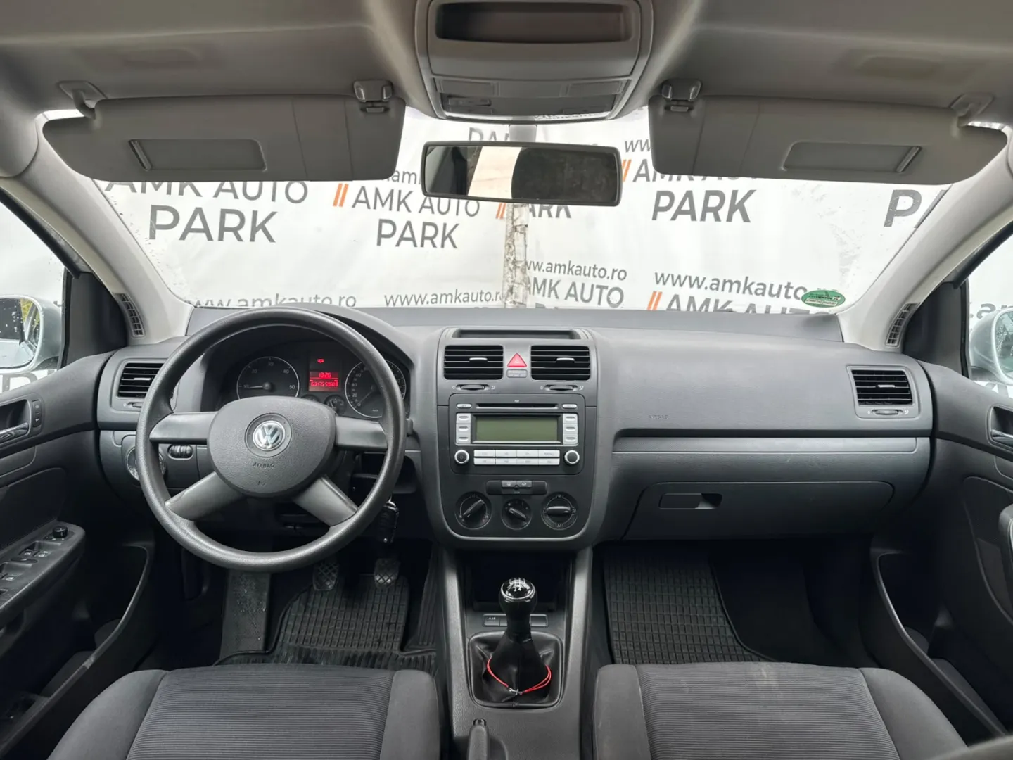 Cumpara/ Vinde online Volkswagen Golf 2004 SH, la cel mai bun pret pentru tine!