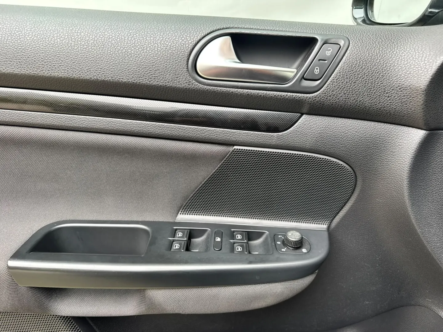 Cumpara/ Vinde online Volkswagen Golf 2010 SH, la cel mai bun pret pentru tine!