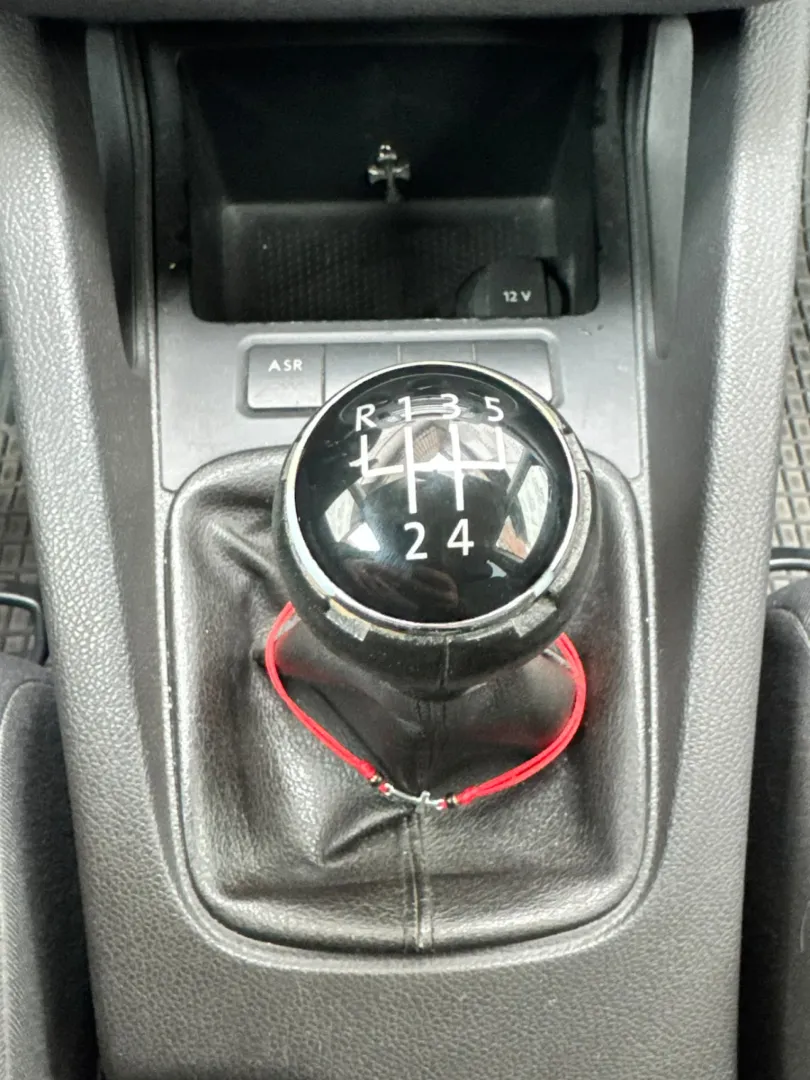 Cumpara/ Vinde online Volkswagen Golf 2004 SH, la cel mai bun pret pentru tine!