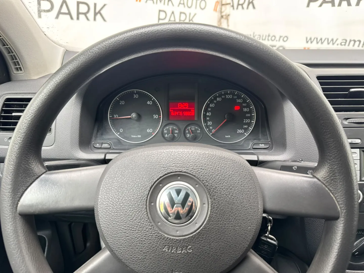 Cumpara/ Vinde online Volkswagen Golf 2004 SH, la cel mai bun pret pentru tine!