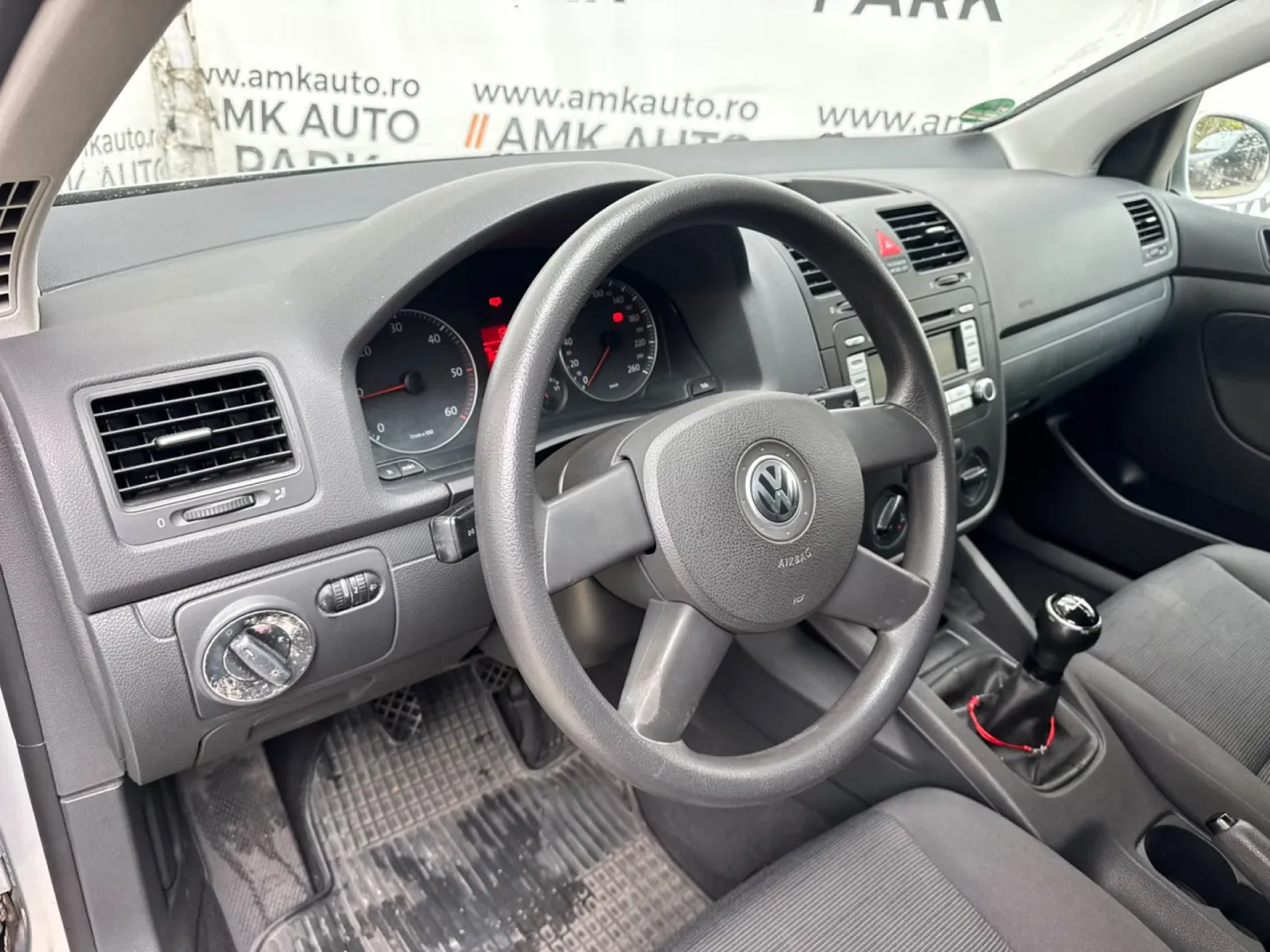 Cumpara/ Vinde online Volkswagen Golf 2004 SH, la cel mai bun pret pentru tine!