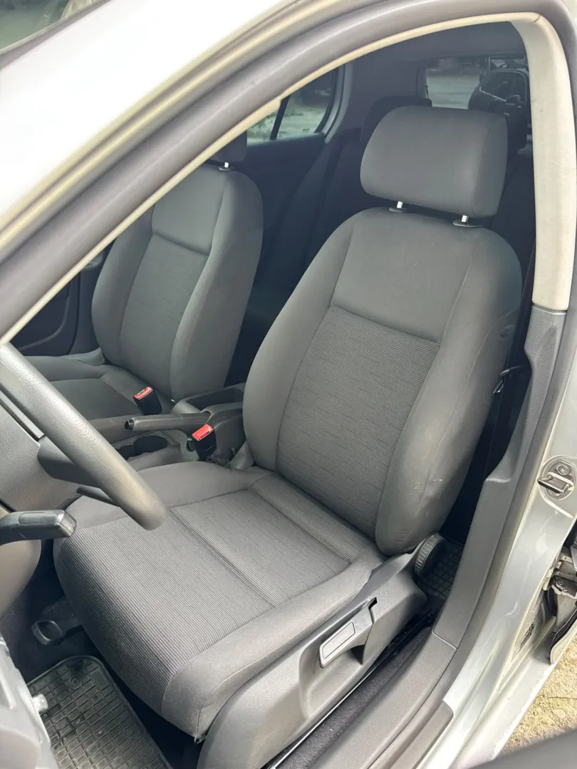 Cumpara/ Vinde online Volkswagen Golf 2004 SH, la cel mai bun pret pentru tine!