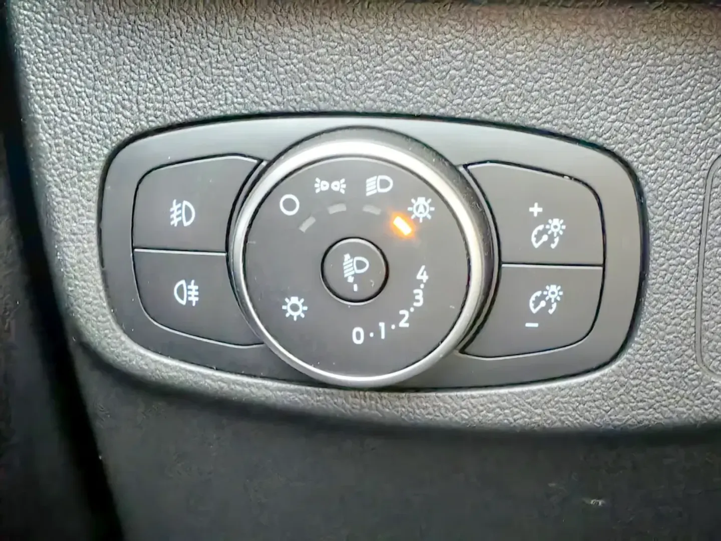 Cumpara/ Vinde online Ford Focus 2020 SH, la cel mai bun pret pentru tine!