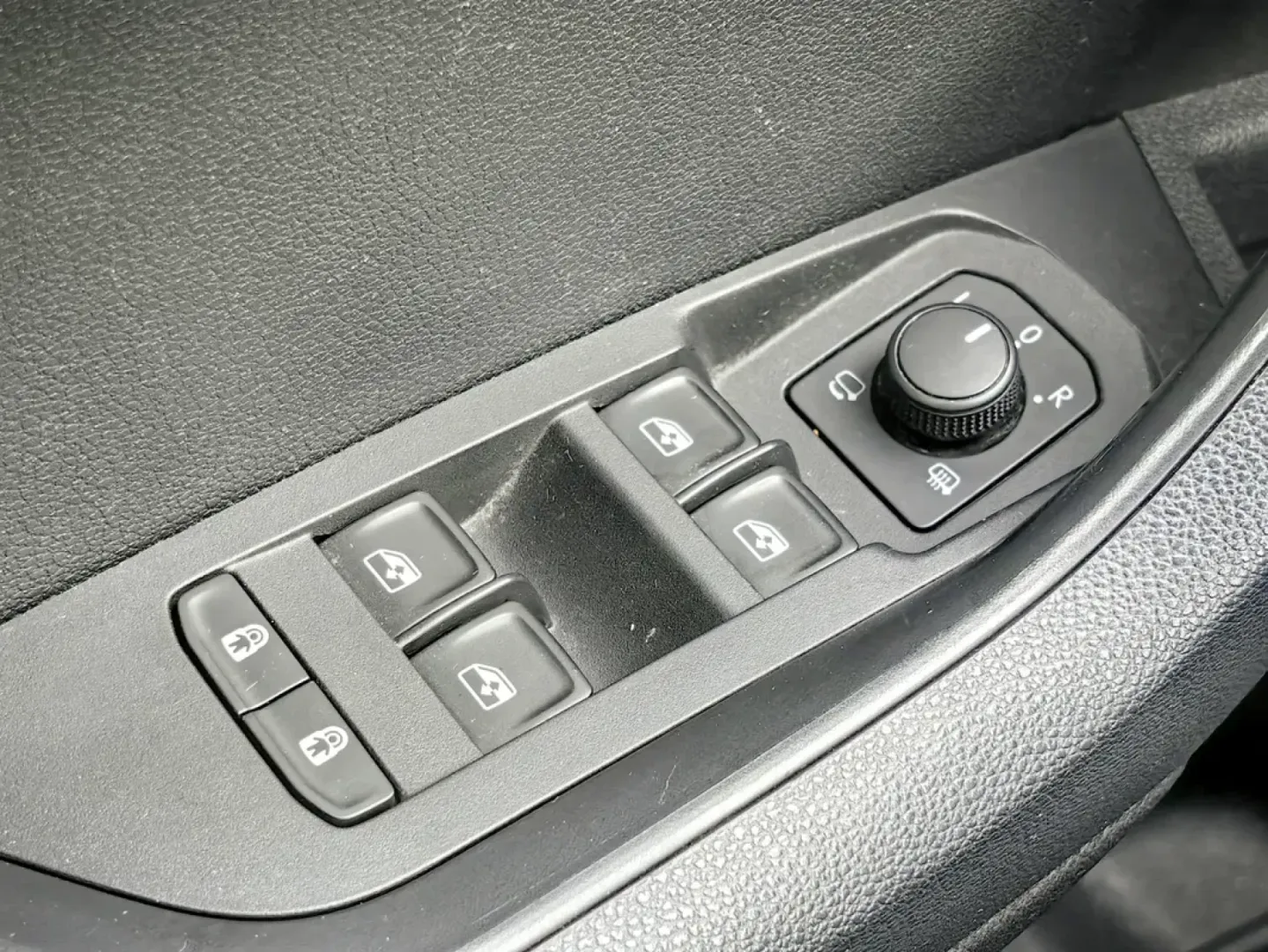 Cumpara/ Vinde online Skoda Karoq 2020 SH, la cel mai bun pret pentru tine!