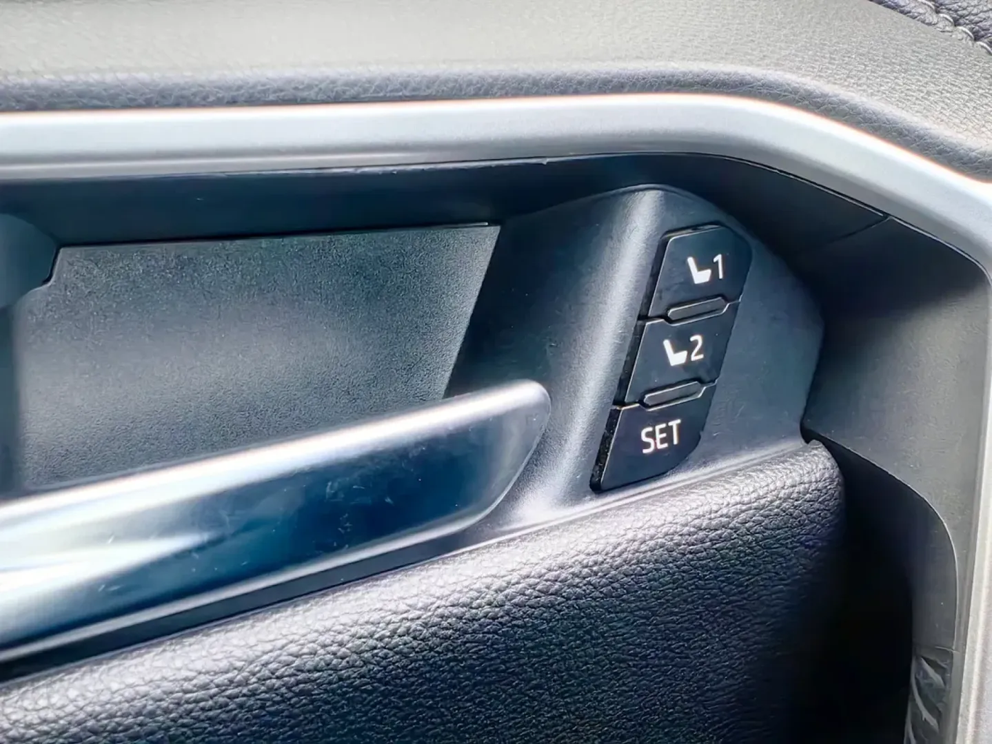 Cumpara/ Vinde online Toyota RAV 4 2021 SH, la cel mai bun pret pentru tine!