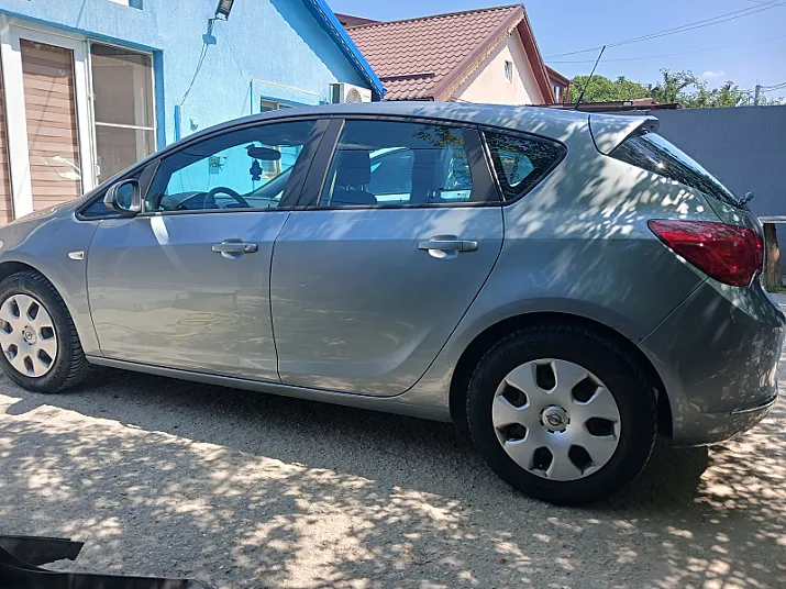 Cumpără / Vinde Opel Astra 2014 SH, la cel mai bun pret pentru tine!