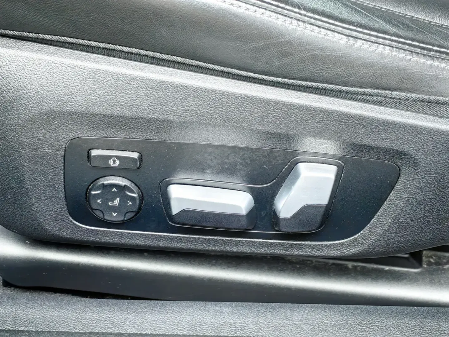 Cumpara/ Vinde online BMW M4 2023 SH, la cel mai bun pret pentru tine!