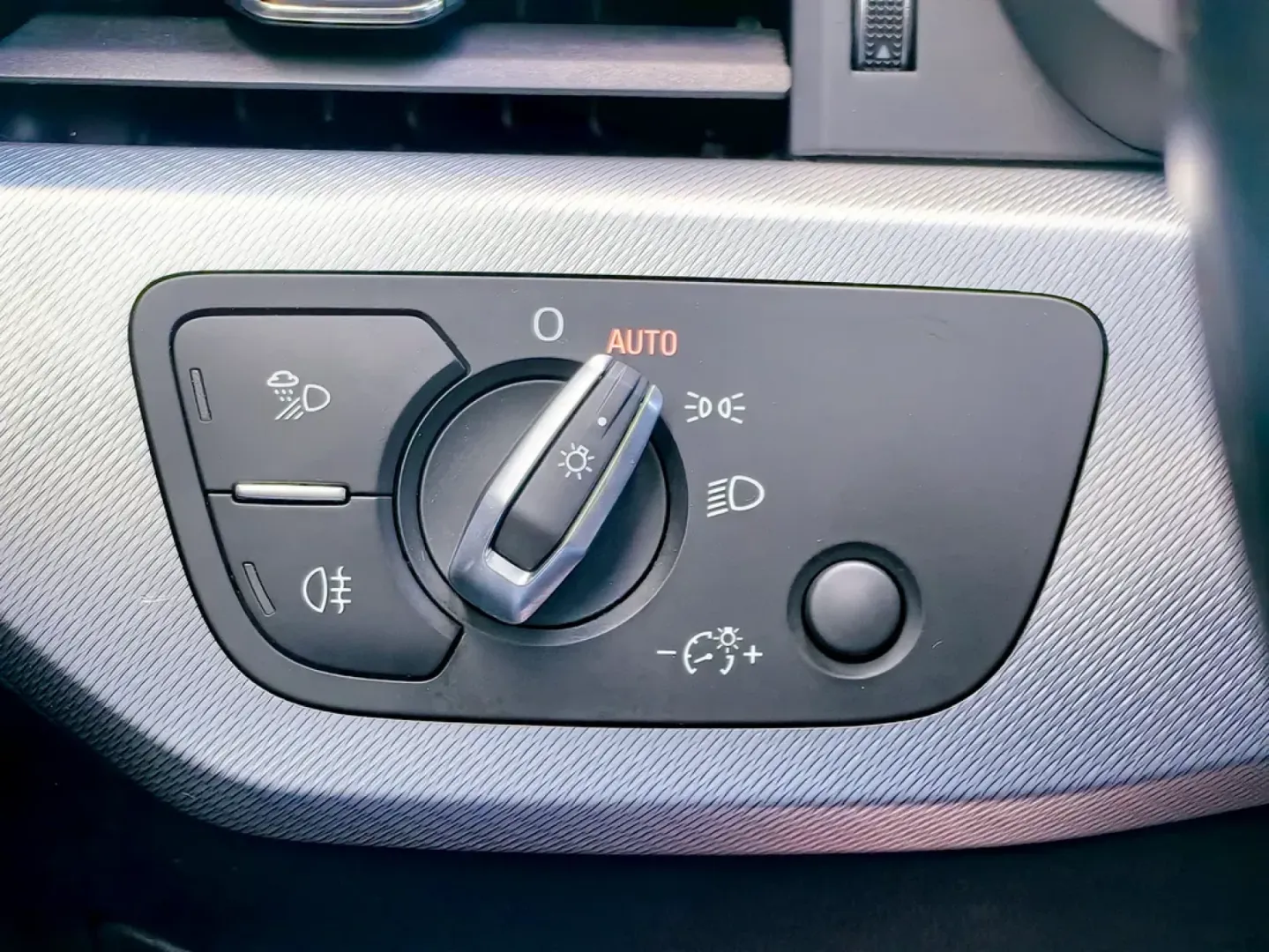 Cumpara/ Vinde online Audi A4 2018 SH, la cel mai bun pret pentru tine!