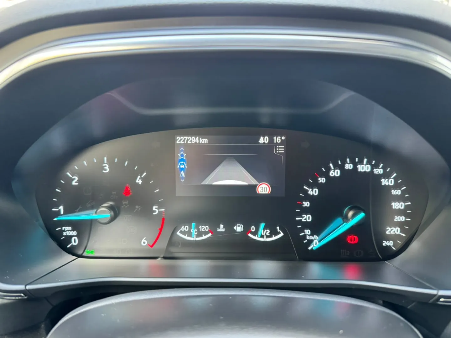 Cumpara/ Vinde online Ford Focus 2018 SH, la cel mai bun pret pentru tine!