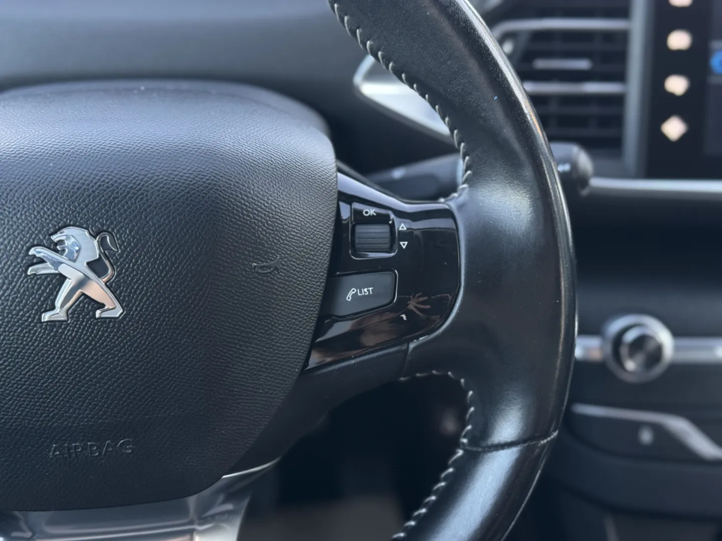 Cumpara/ Vinde online Peugeot 308 2015 SH, la cel mai bun pret pentru tine!