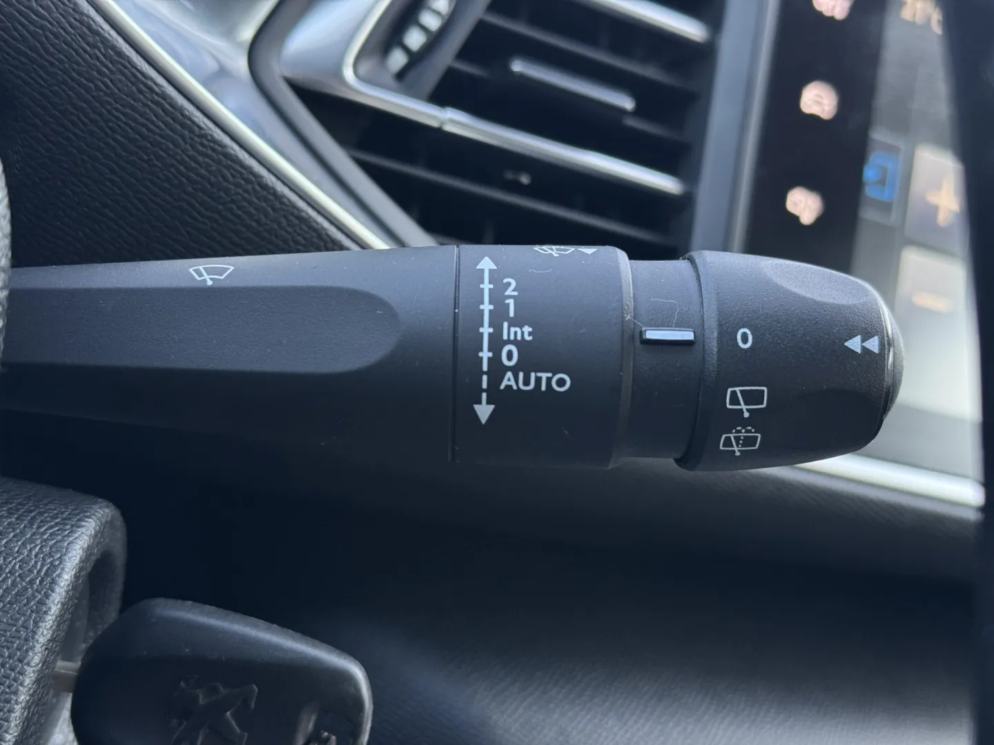Cumpara/ Vinde online Peugeot 308 2015 SH, la cel mai bun pret pentru tine!