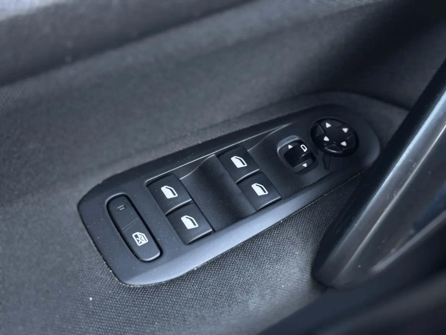 Cumpara/ Vinde online Peugeot 308 2015 SH, la cel mai bun pret pentru tine!