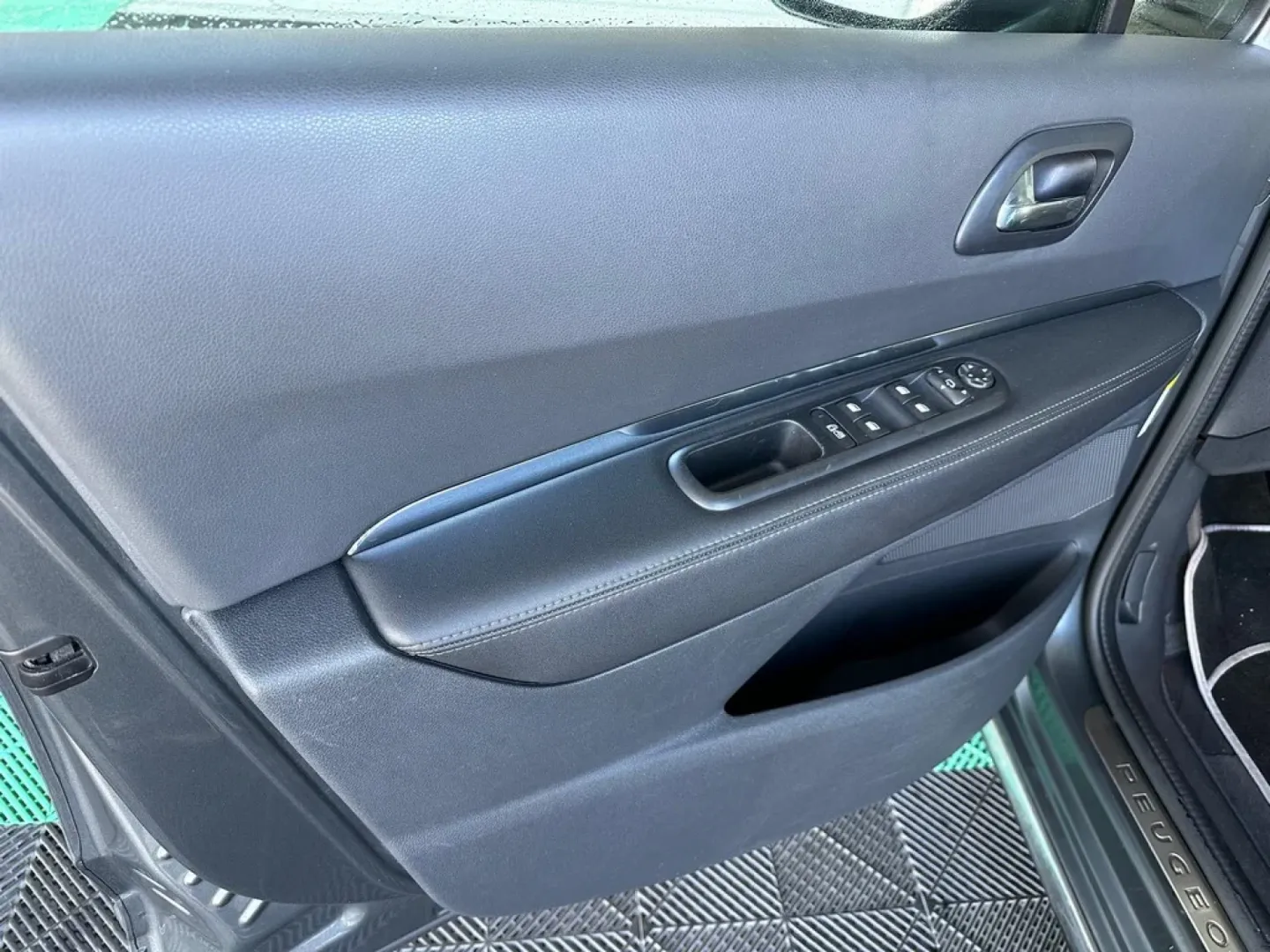 Cumpara/ Vinde online Peugeot 3008 2014 SH, la cel mai bun pret pentru tine!