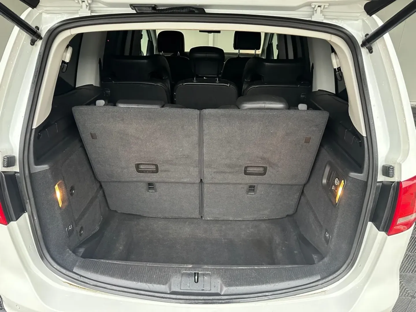 Cumpara/ Vinde online Volkswagen Sharan 2013 SH, la cel mai bun pret pentru tine!