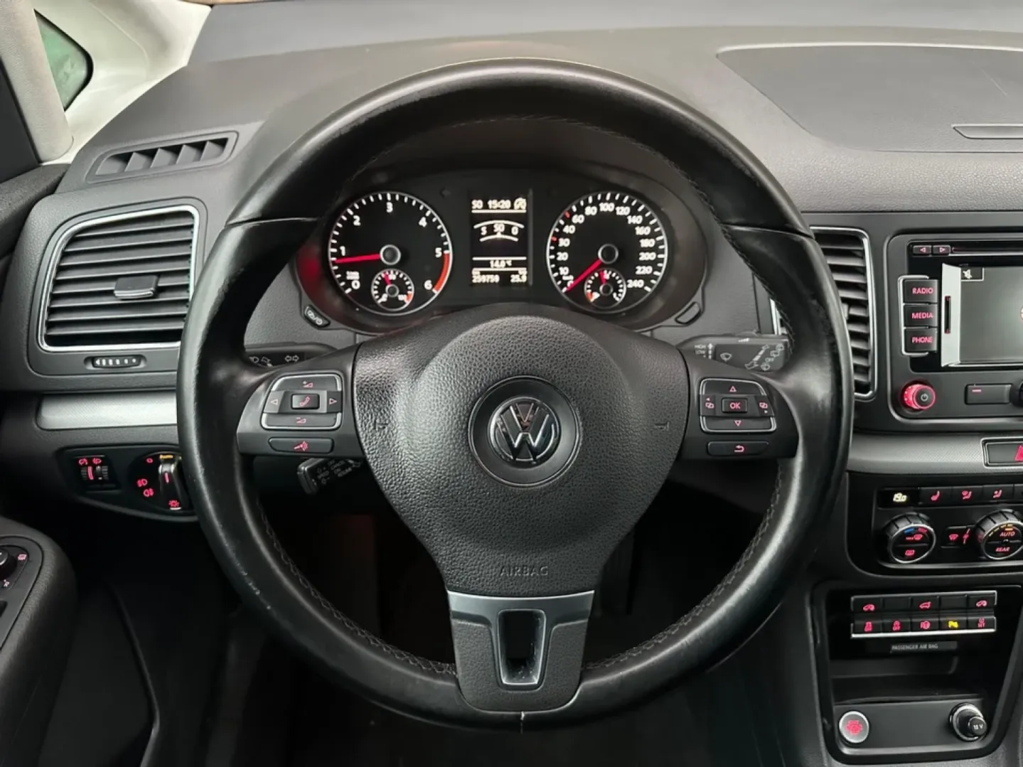 Cumpara/ Vinde online Volkswagen Sharan 2013 SH, la cel mai bun pret pentru tine!