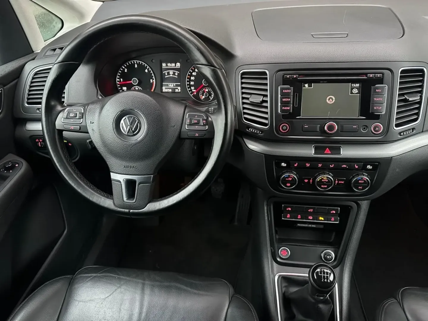 Cumpara/ Vinde online Volkswagen Sharan 2013 SH, la cel mai bun pret pentru tine!