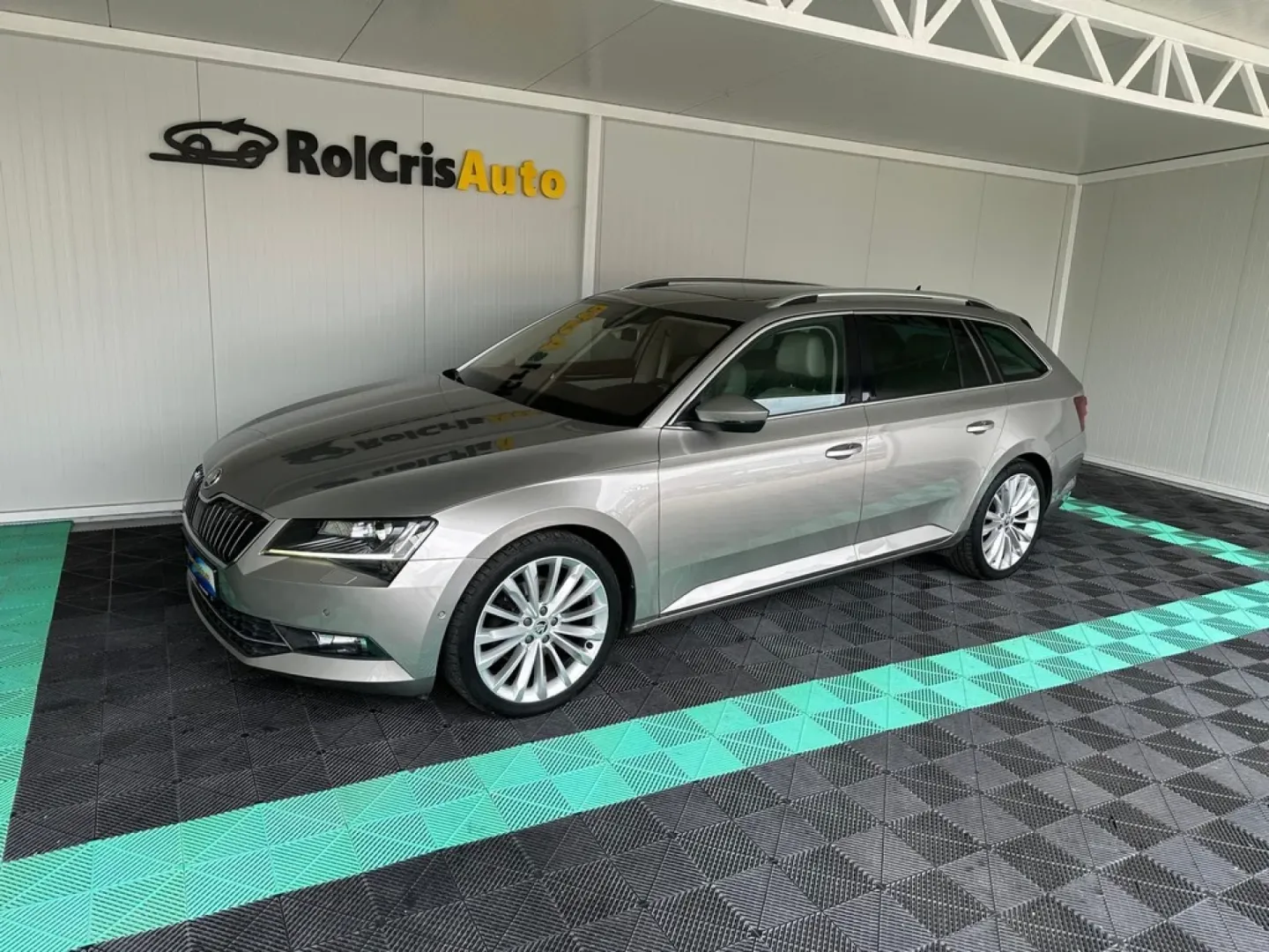 Škoda Superb 2015 diesel, 13.750 € — imagine 18