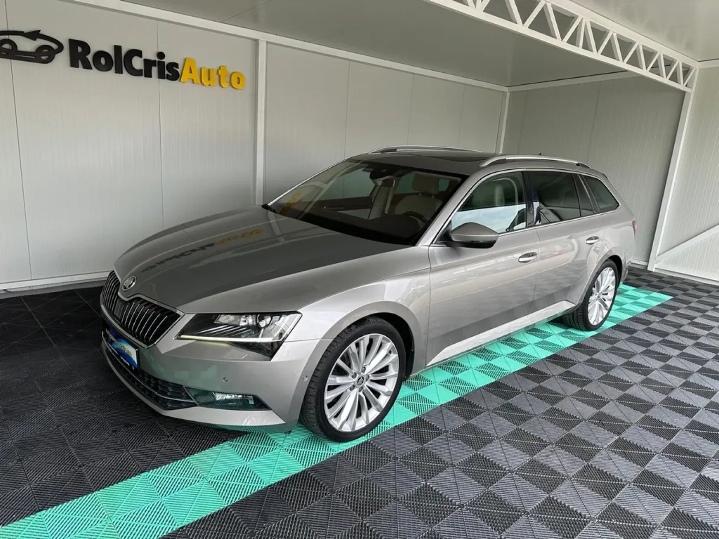 Škoda Superb 2015 diesel, 13.750 € — imagine 22