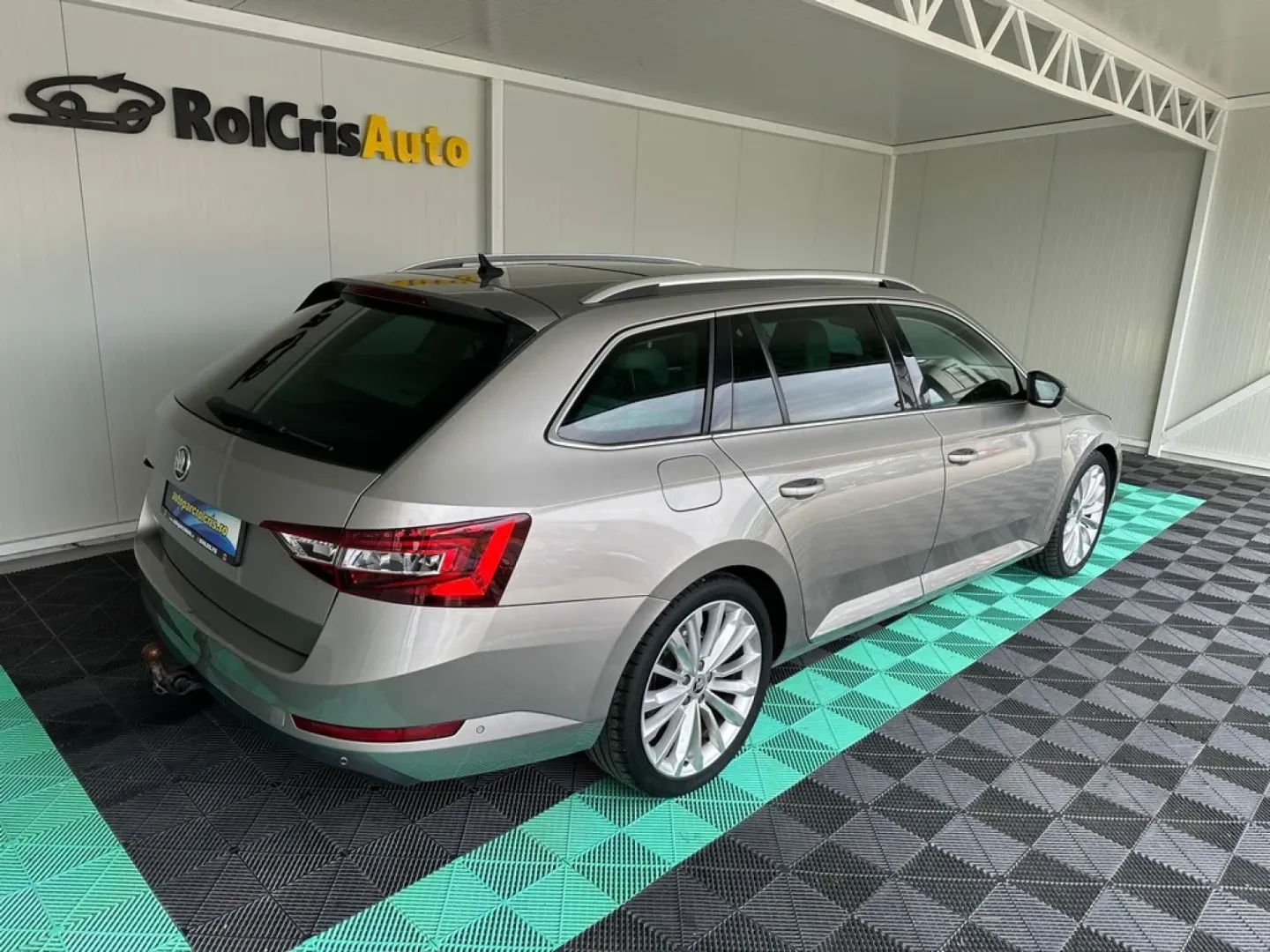 Škoda Superb 2015 diesel, 13.750 € — imagine 24
