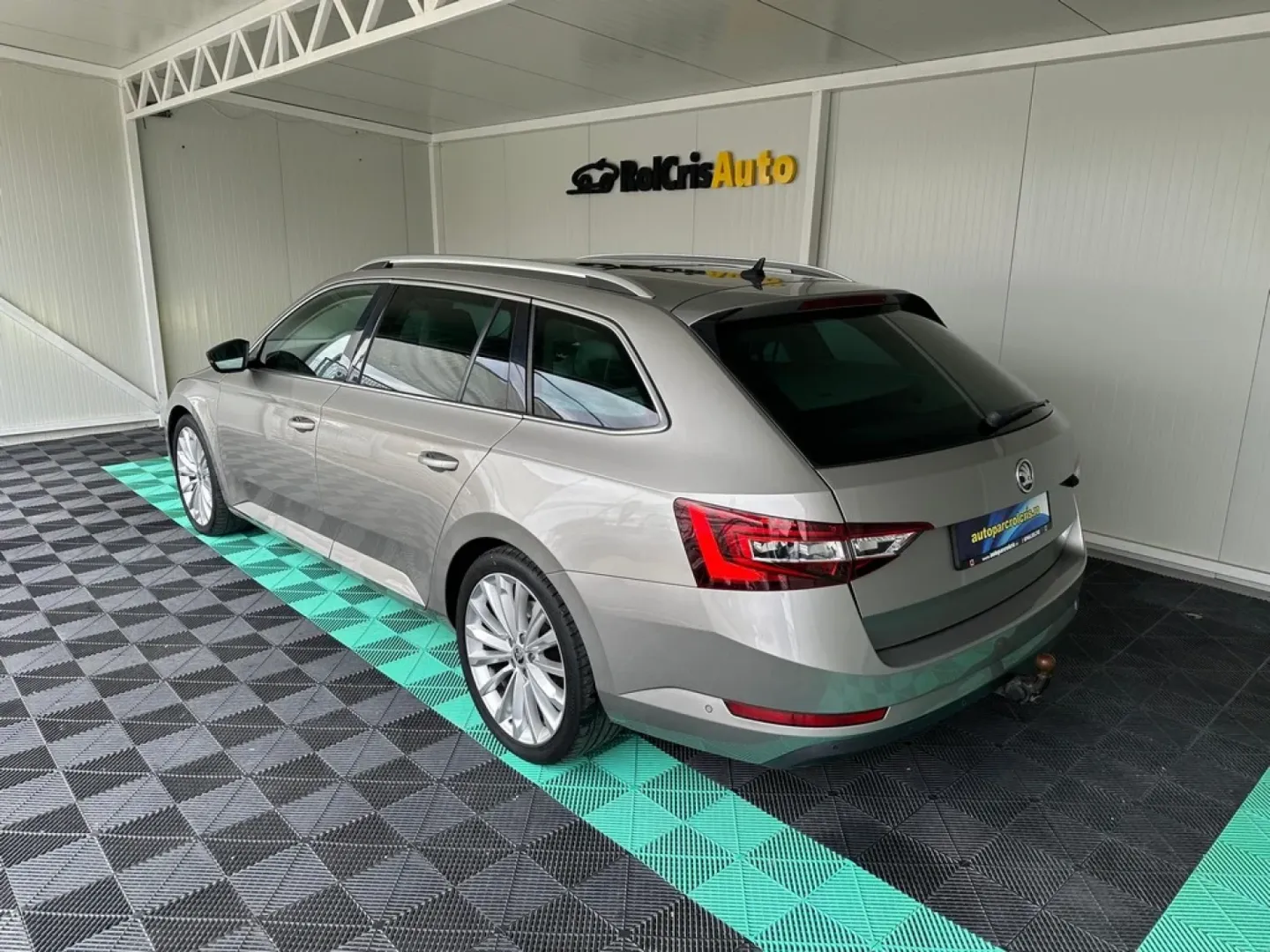 Škoda Superb 2015 diesel, 13.750 € — imagine 26