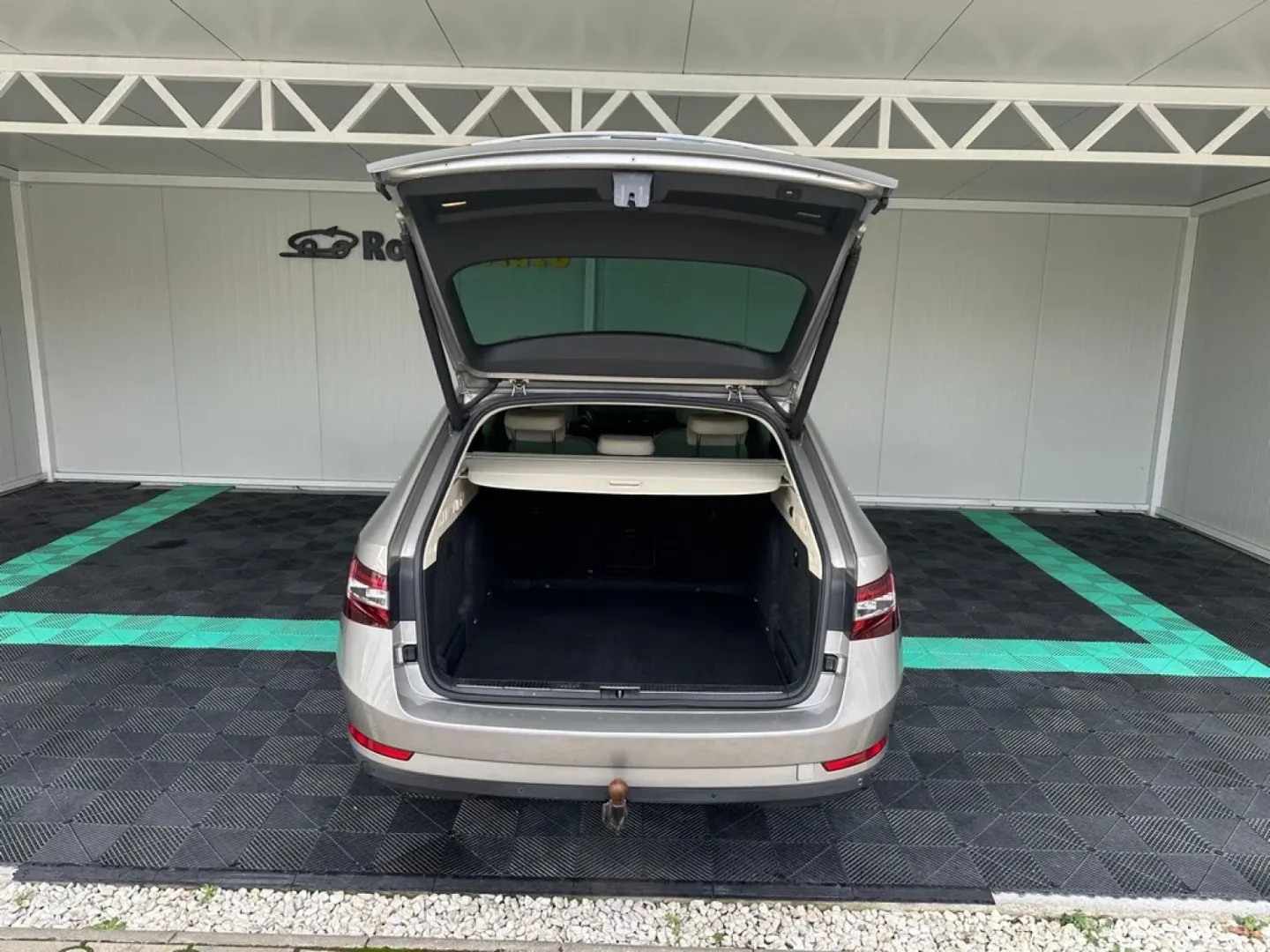 Škoda Superb 2015 diesel, 13.750 € — imagine 32