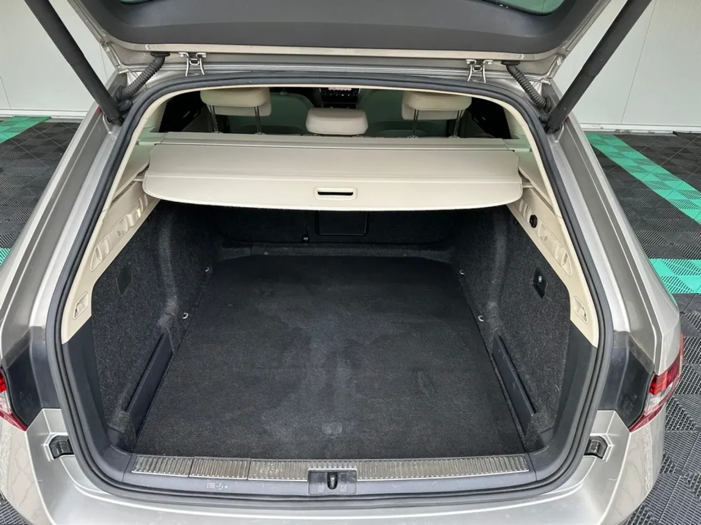 Škoda Superb 2015 diesel, 13.750 € — imagine 34