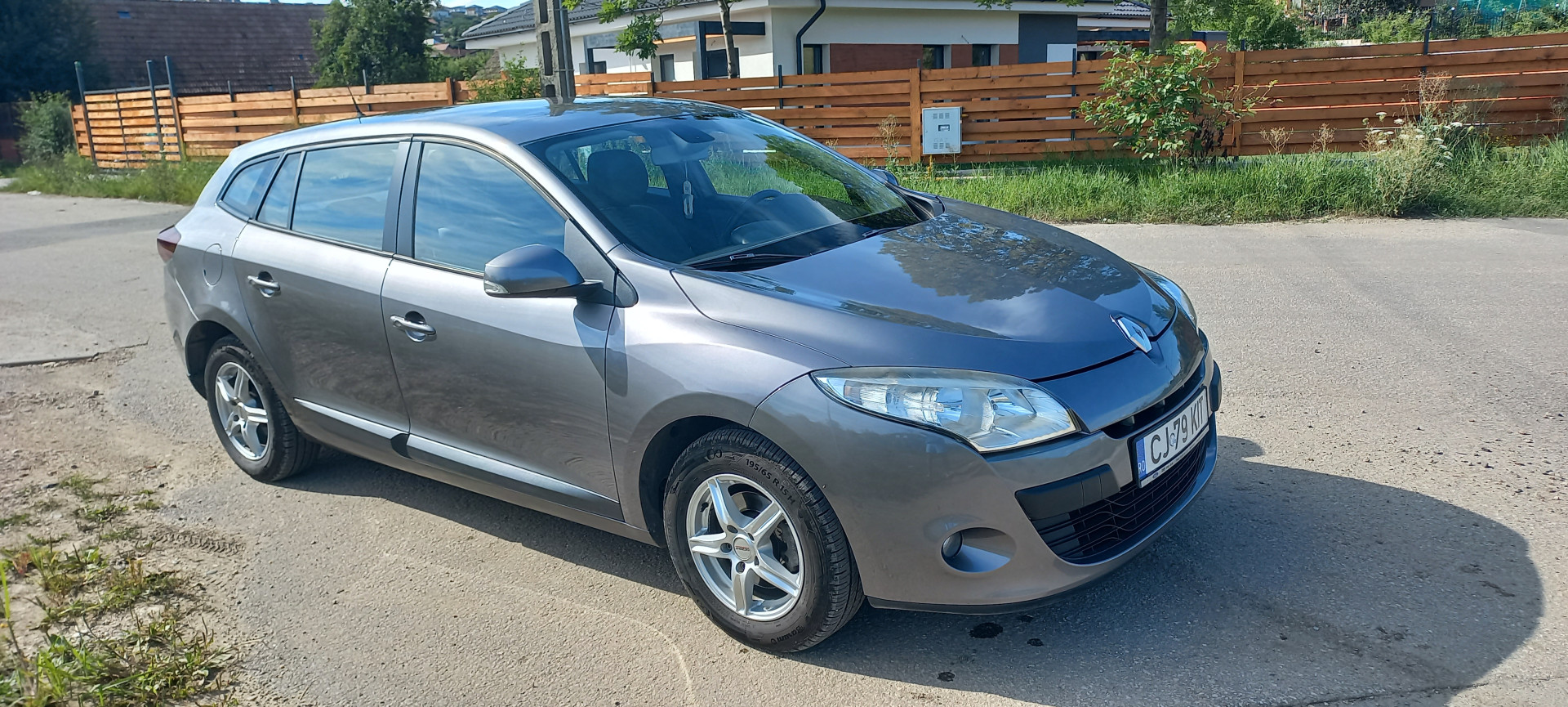 Cumpara/ Vinde online Renault  Megane 2010 SH, la cel mai bun pret pentru tine!