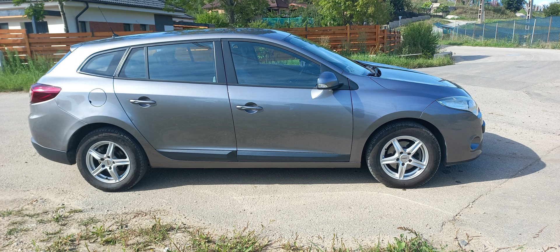 Cumpara/ Vinde online Renault  Megane 2010 SH, la cel mai bun pret pentru tine!