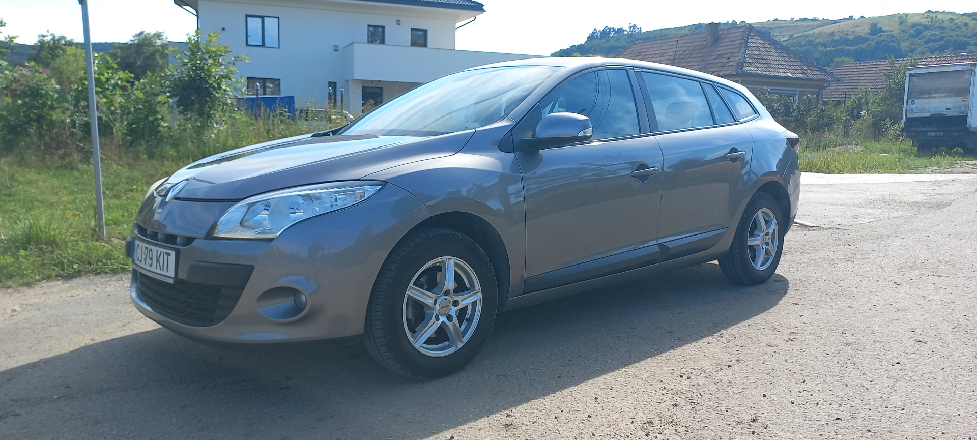 Cumpara/ Vinde online Renault  Megane 2010 SH, la cel mai bun pret pentru tine!