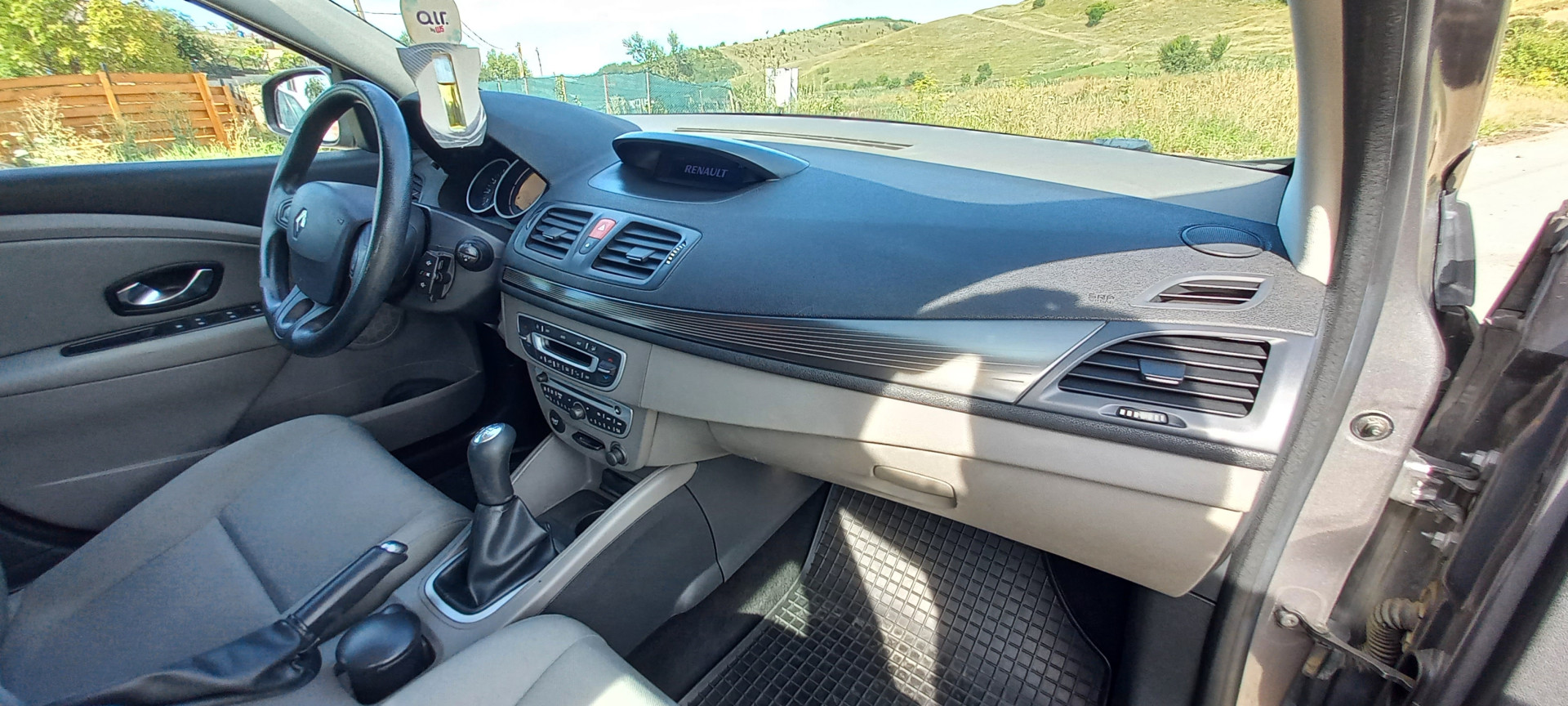 Cumpara/ Vinde online Renault  Megane 2010 SH, la cel mai bun pret pentru tine!