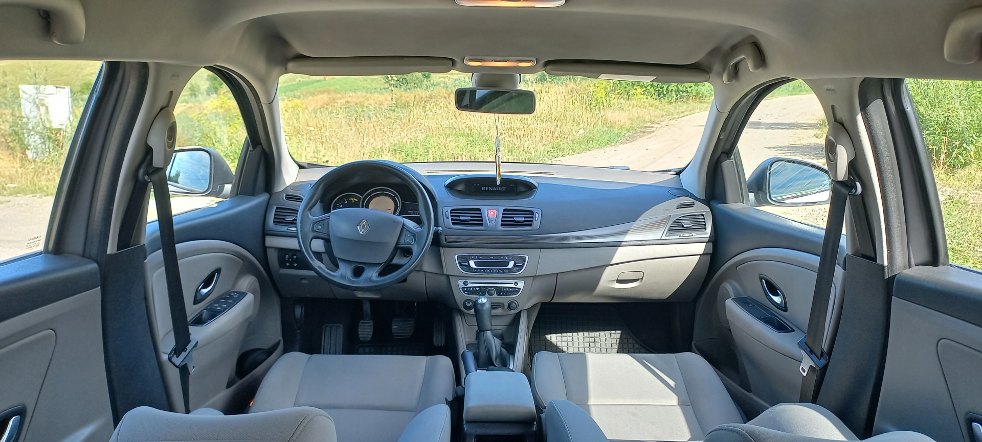 Cumpara/ Vinde online Renault  Megane 2010 SH, la cel mai bun pret pentru tine!