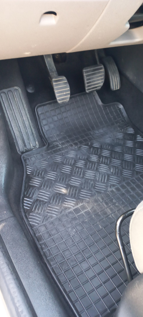 Cumpara/ Vinde online Renault  Megane 2010 SH, la cel mai bun pret pentru tine!