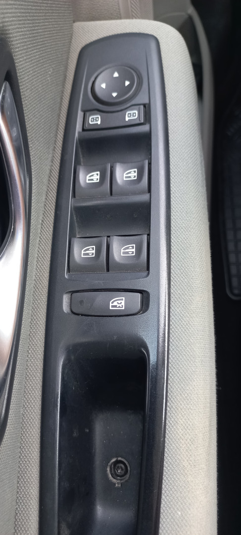 Cumpara/ Vinde online Renault  Megane 2010 SH, la cel mai bun pret pentru tine!