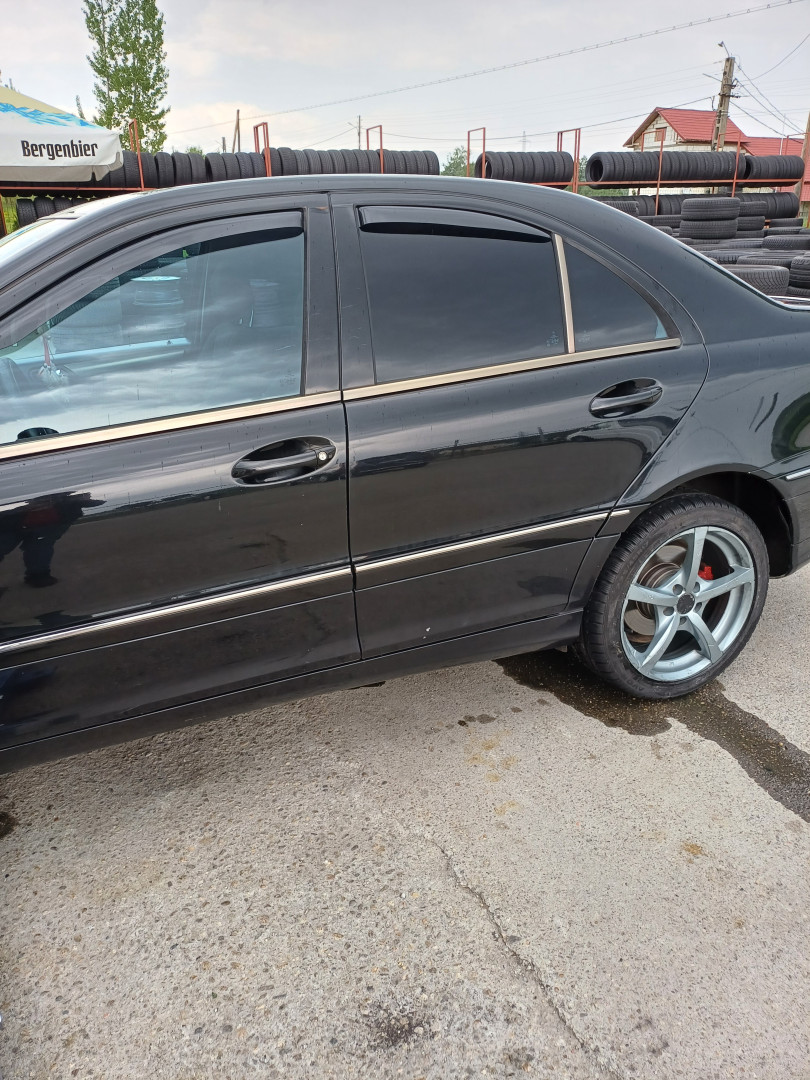 Cumpara/ Vinde online Mercedes-Benz C 270 2005 SH, la cel mai bun pret pentru tine!