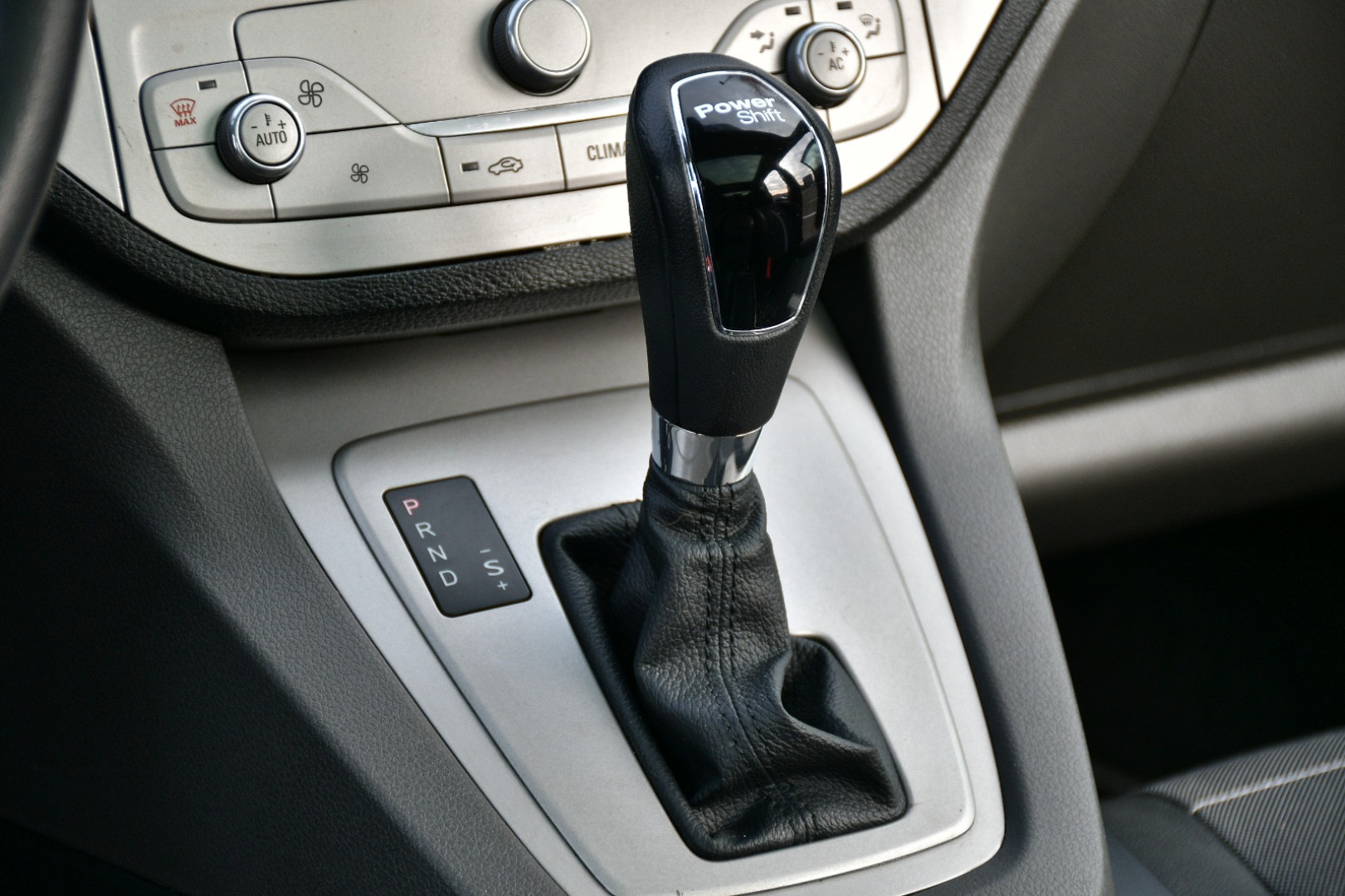 Cumpara/ Vinde online Ford Kuga 2011 SH, la cel mai bun pret pentru tine!