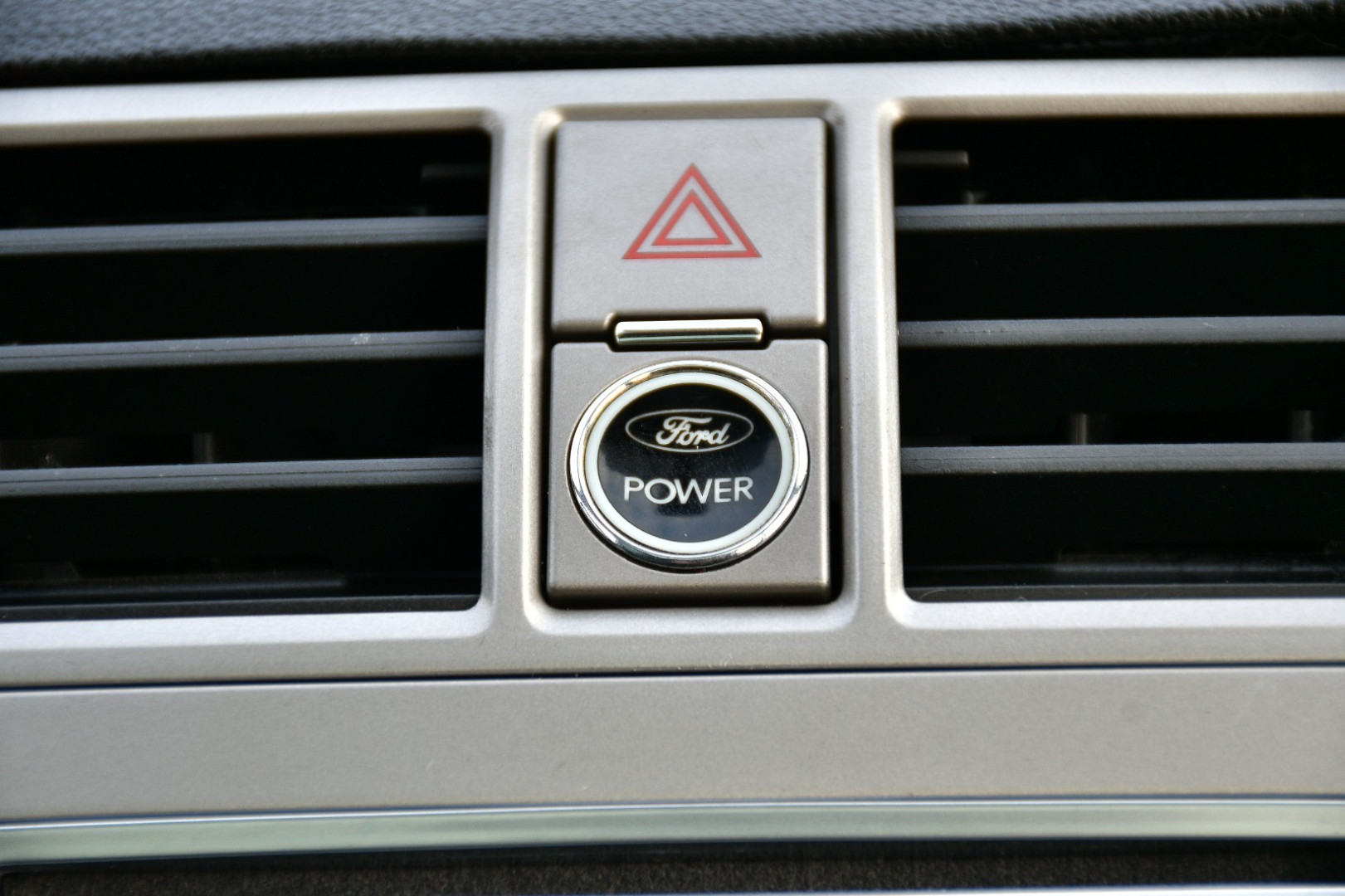 Cumpara/ Vinde online Ford Kuga 2011 SH, la cel mai bun pret pentru tine!