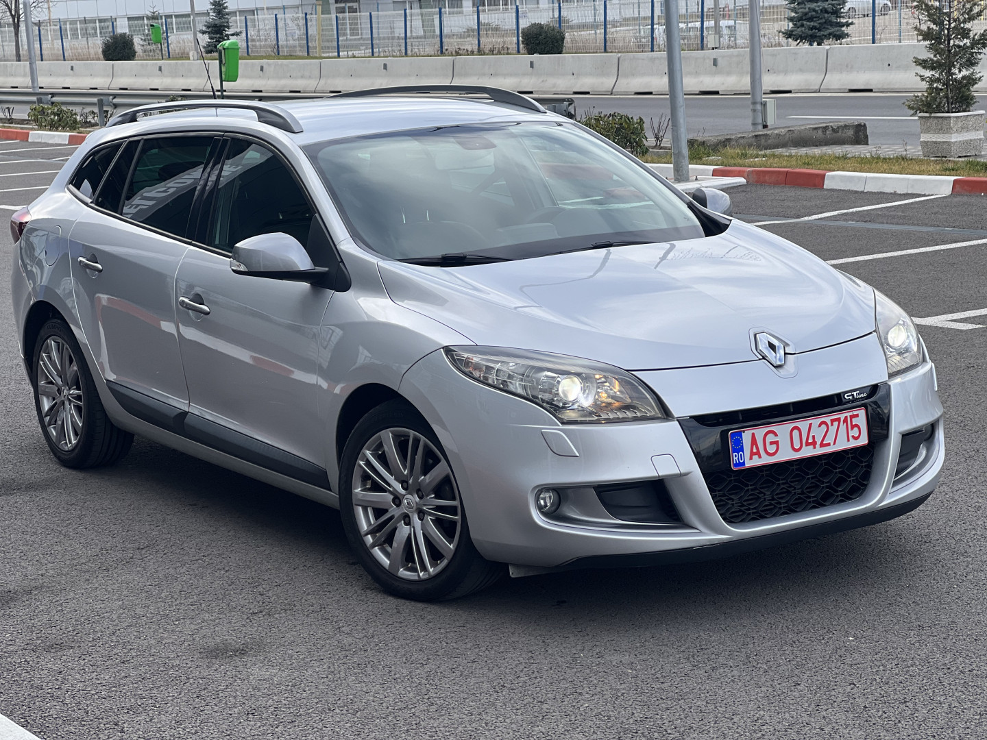Cumpara/ Vinde online Renault  Megane 2011 SH, la cel mai bun pret pentru tine!