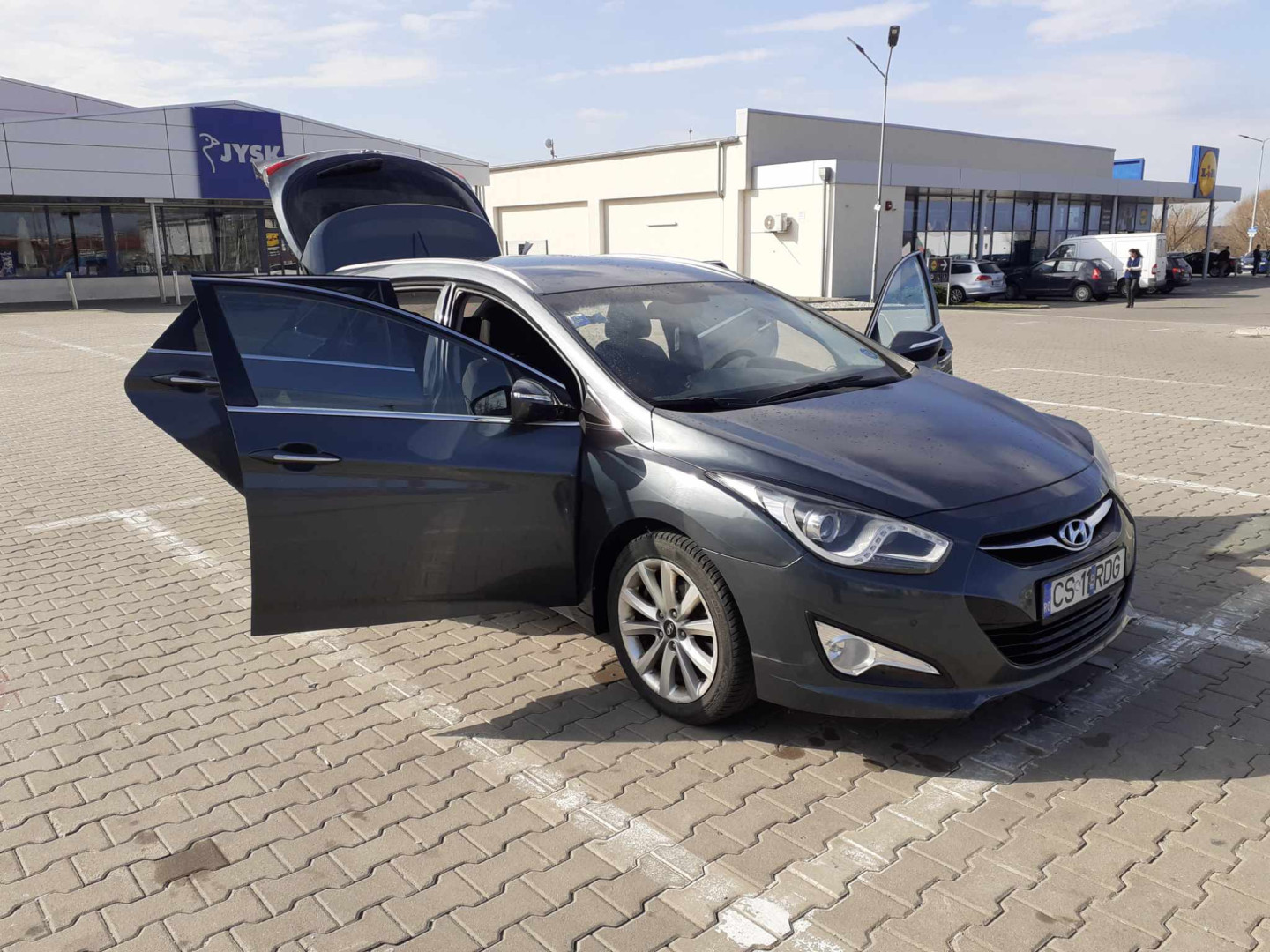 Cumpara/ Vinde online Hyundai i40 2013 SH, la cel mai bun pret pentru tine!