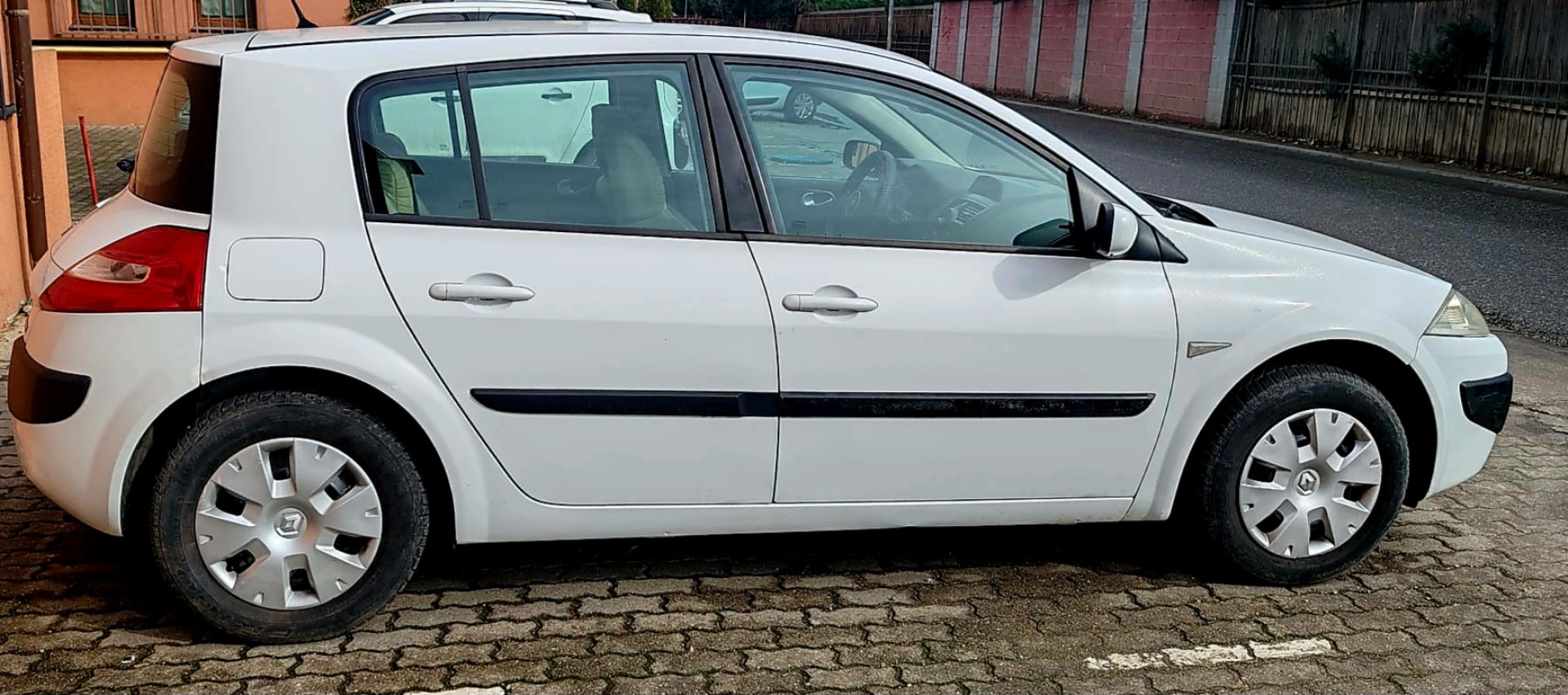 Cumpara/ Vinde online Renault  Megane 2007 SH, la cel mai bun pret pentru tine!