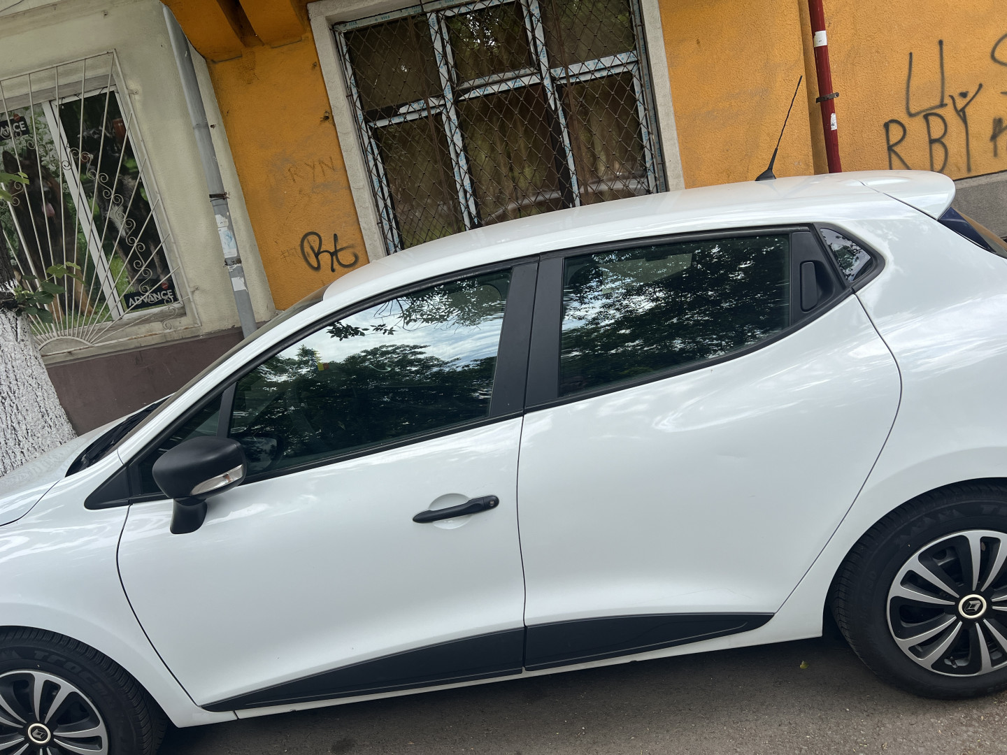 Cumpara/ Vinde online Renault  Clio 2016 SH, la cel mai bun pret pentru tine!